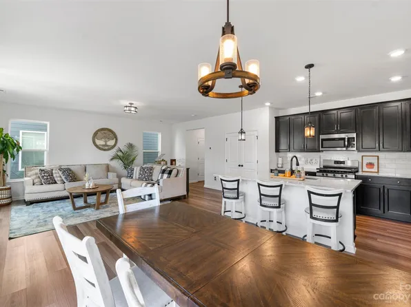 6118 Hampstead Pond Ln, Matthews, NC 28105