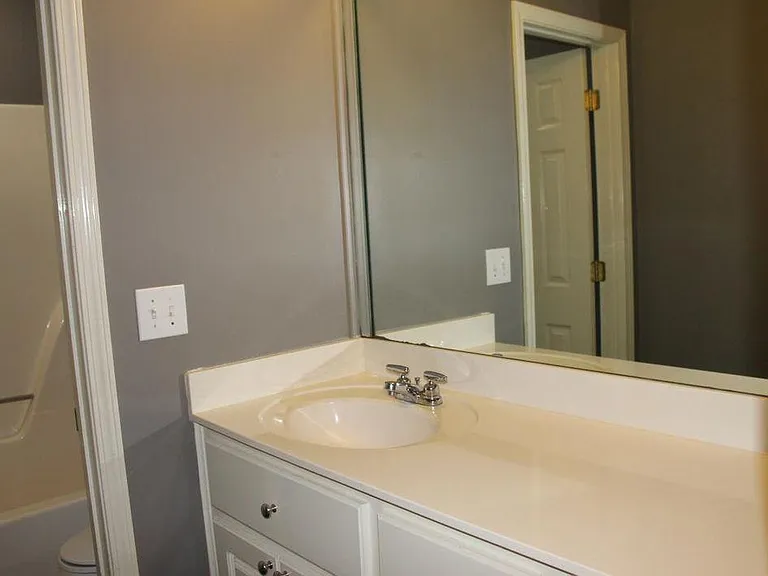 325 Pinewood Ln — Photo 21