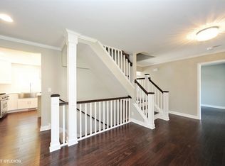 1217 Carriage Ln, Northbrook, IL 60062