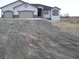 8402 Harvest Hills Dr, Bismarck, ND 58502