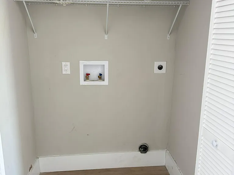 105 Dering Ave — Photo 13