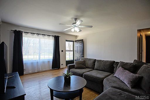 3rd image of 7606 Woodridge Dr