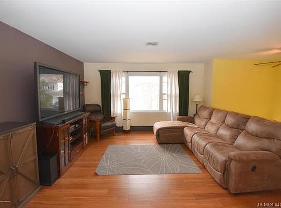 4th image of 1471 Brentwood Ave