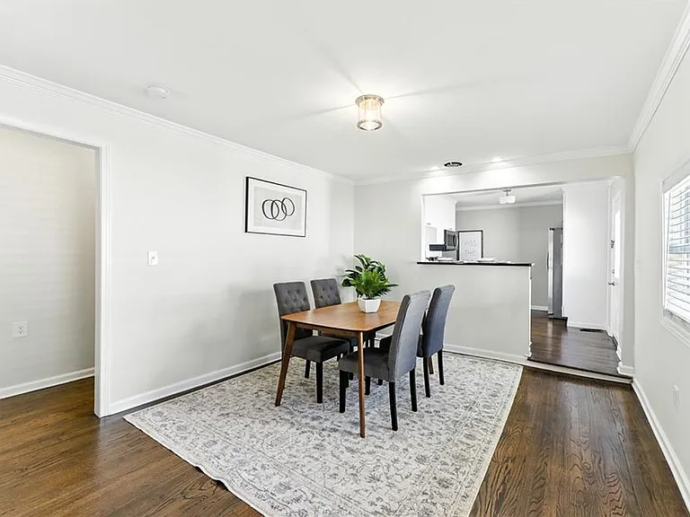 1411 Mercer Ave — Photo 5