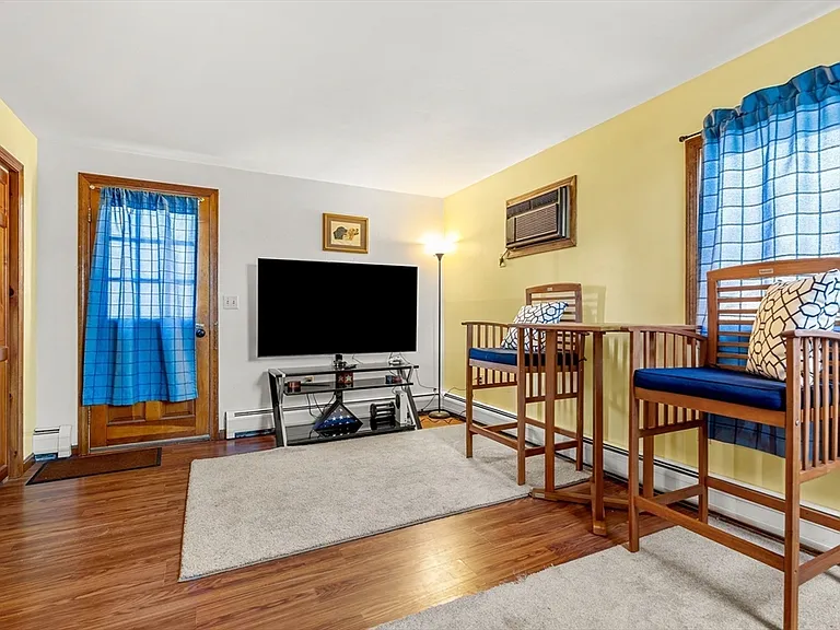 22 Woodland St #2 — Photo 4