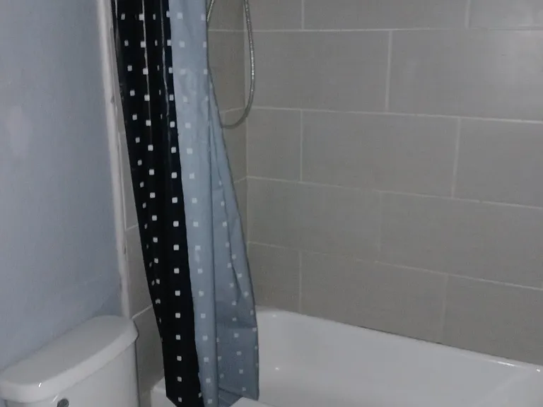 2415 W St #6 — Photo 14