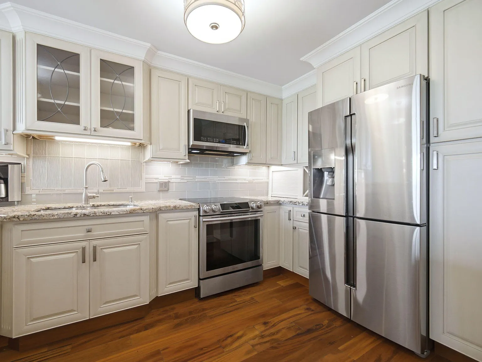 3 bed, 2.0 bath, 1390 sqft, $2,650 — Photo 3