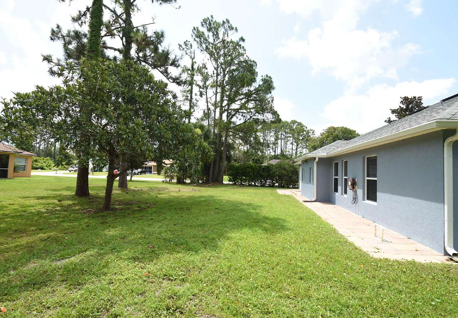 3 bed, 2.0 bath, 1928 sqft, $2,000 — Photo 2
