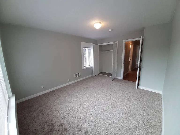 113 E Hilliard Ln — Photo 14