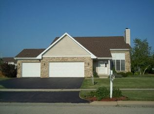 607 Riverbend Rd, Belvidere, IL 61008