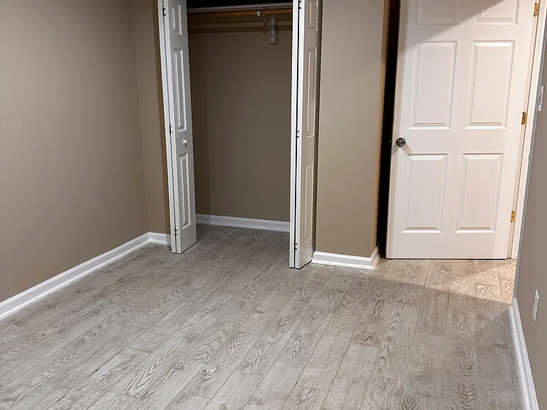 One of the two guestrooms in the basement (~14x16)