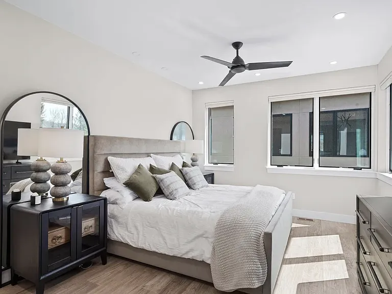 424 Jewels Ln — Photo 7