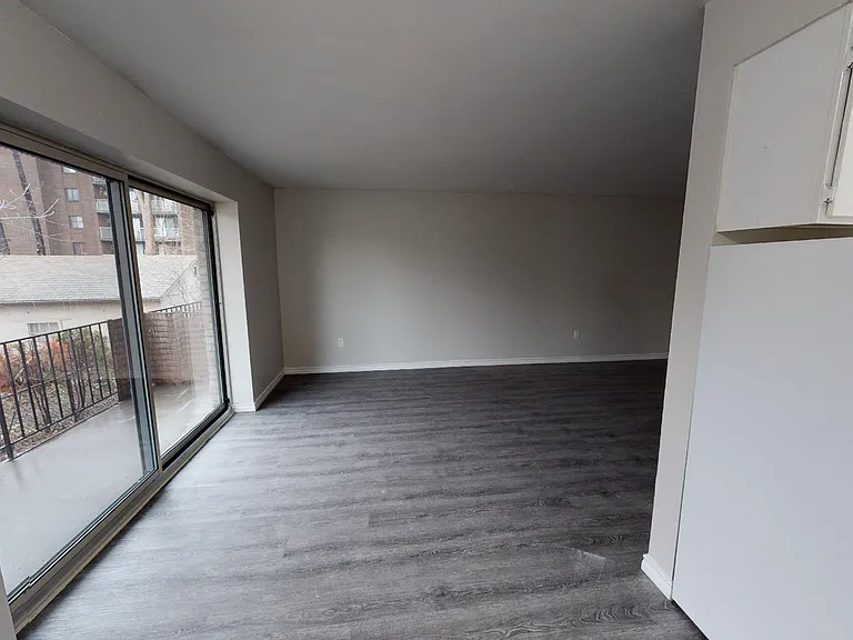 3125 Sandwich St — Photo 3