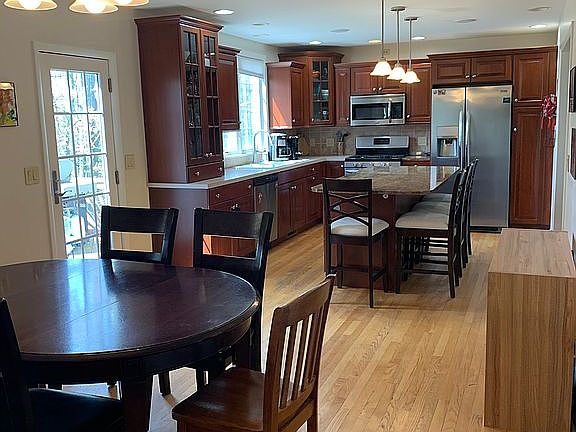 5th image of 12 Oakwood Dr