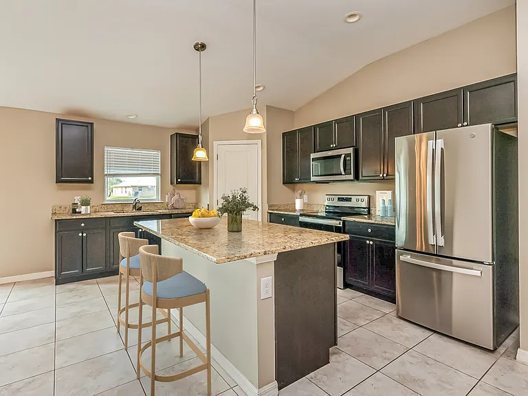 3312 26th St SW — Photo 3