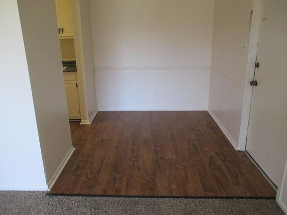 5th image of 301 Edgewood Dr