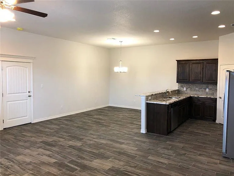 301-313 Amethyst Ct — Photo 39