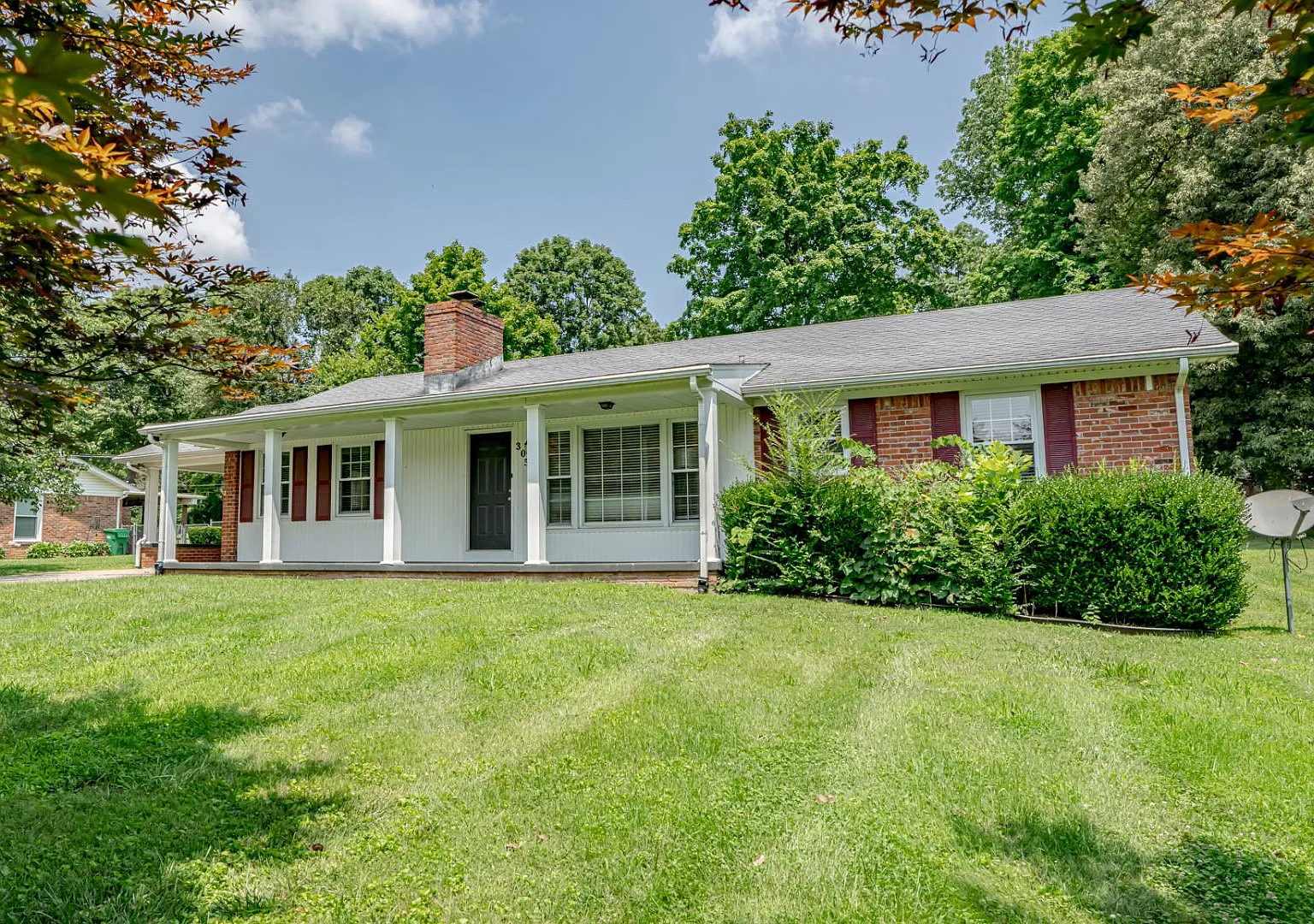 305 Edgewood Ave — Photo 4