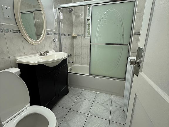 2nd image of 255 W Englewood Ave Floor 2