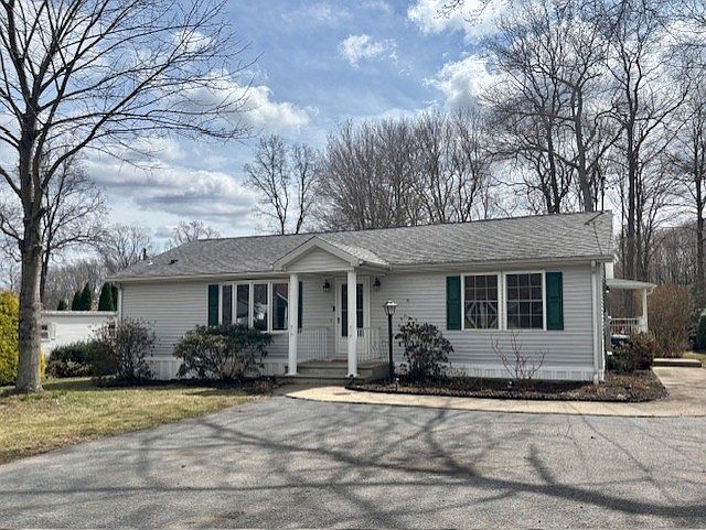 1st image of 8 Whitewood Rd #218