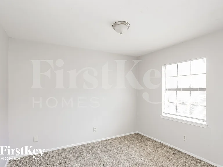 608 Nora Ln — Photo 11