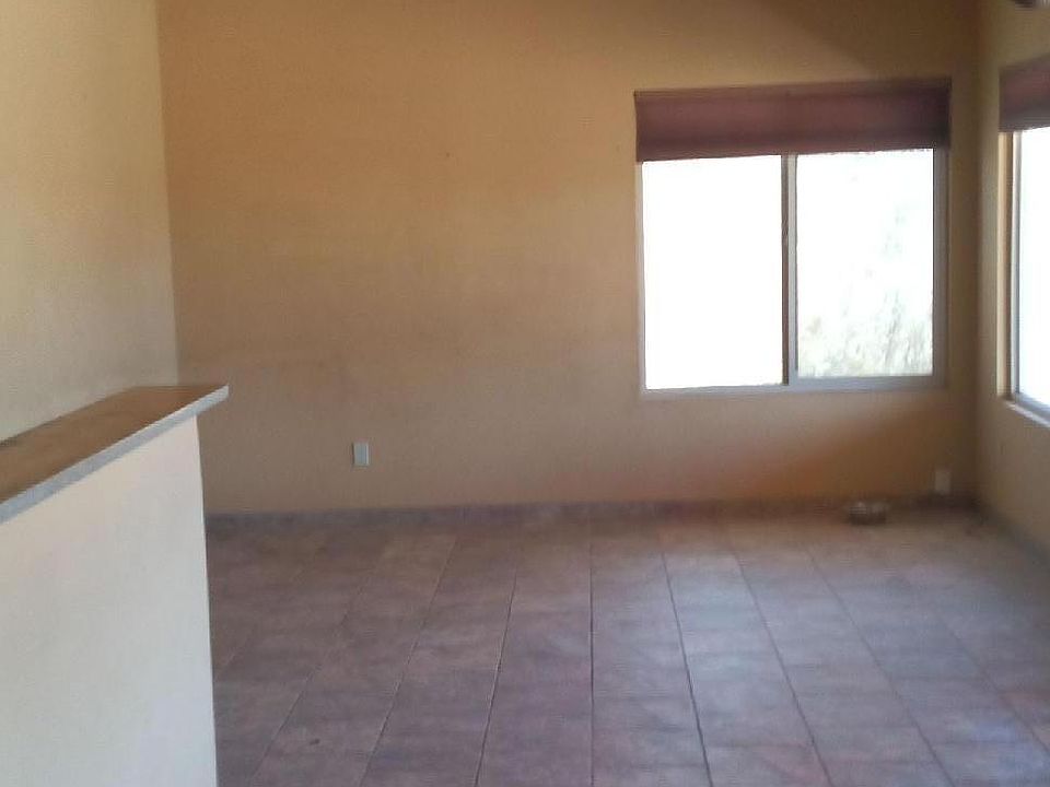 1st image of 650 E Strada Patania