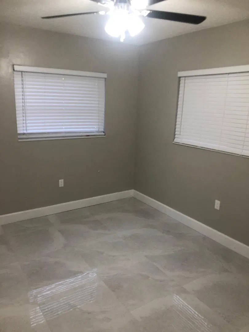 1500 NE 50TH CT - 4 — Photo 4