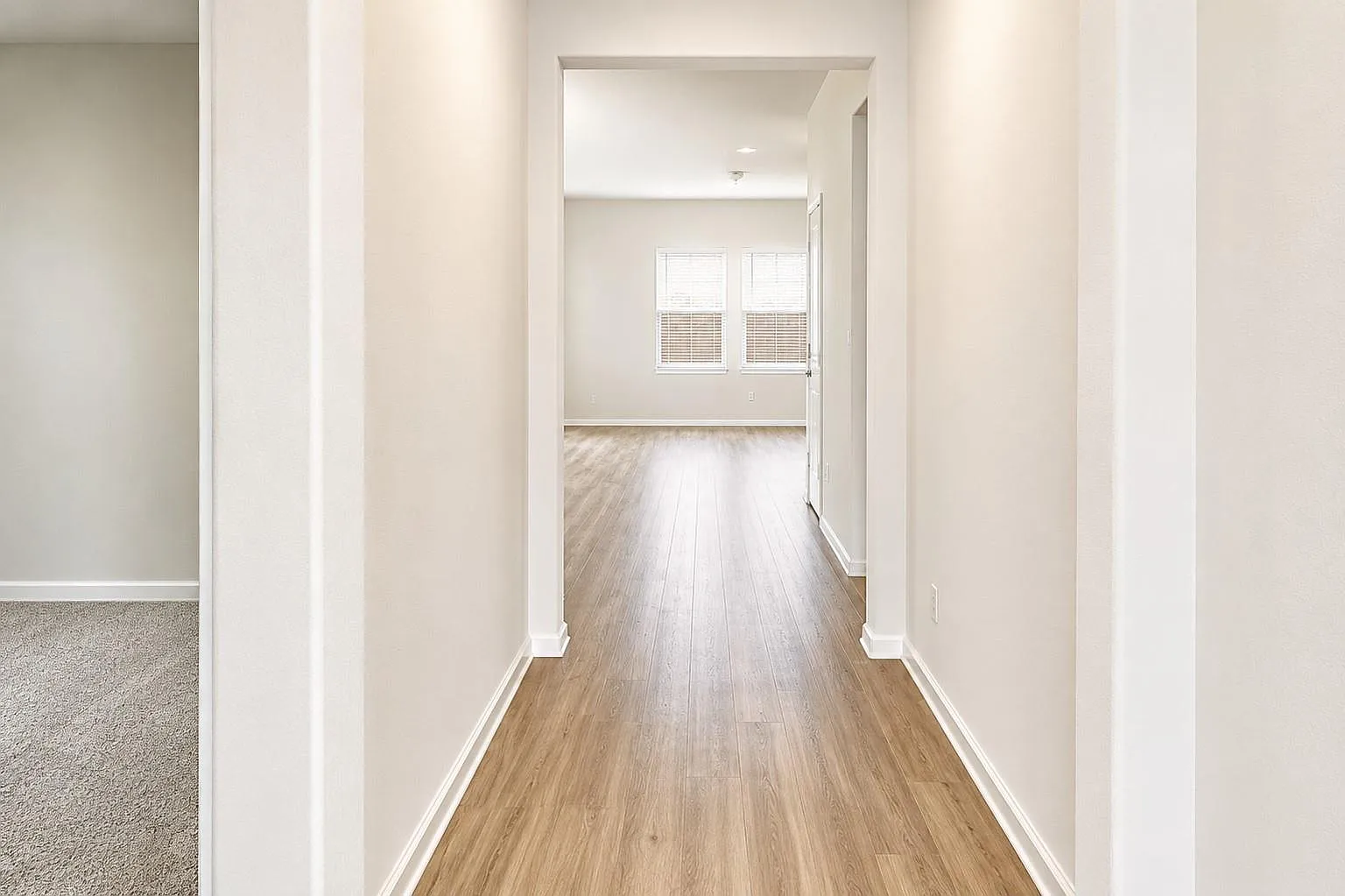 3 bed, 2.0 bath, 1946 sqft, $2,275 — Photo 3