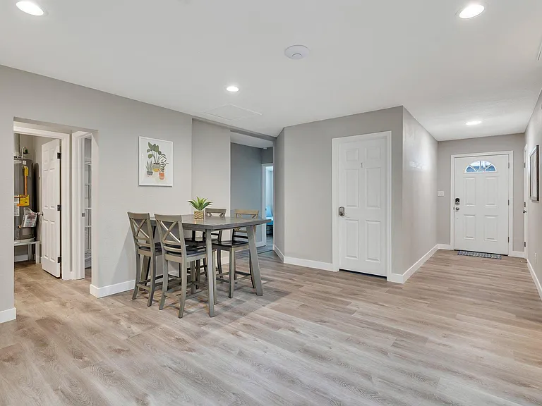 Dining & Entry