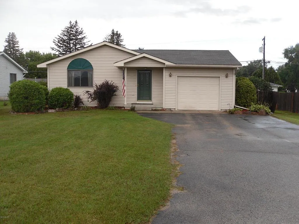 18163 Meadow Ln photo 1