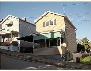 1112 Center St photo 1