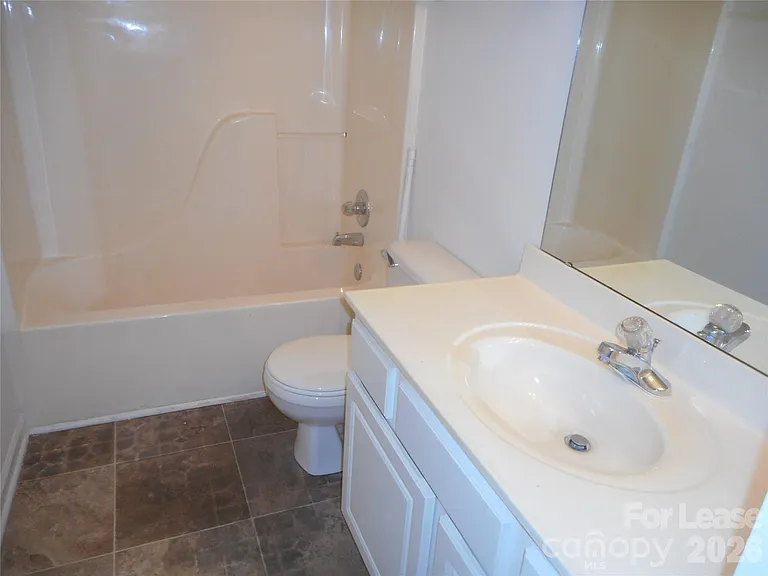 5901 Meadow Hill Dr — Photo 12