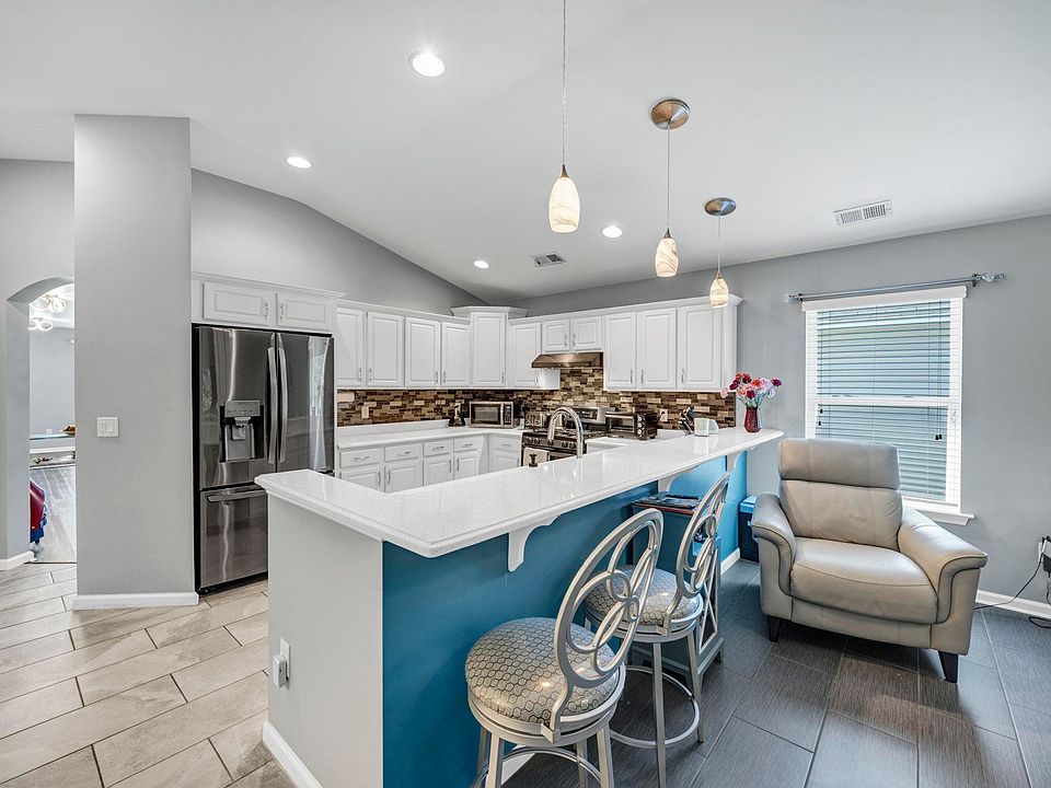 1st image of 423 Bradington Way