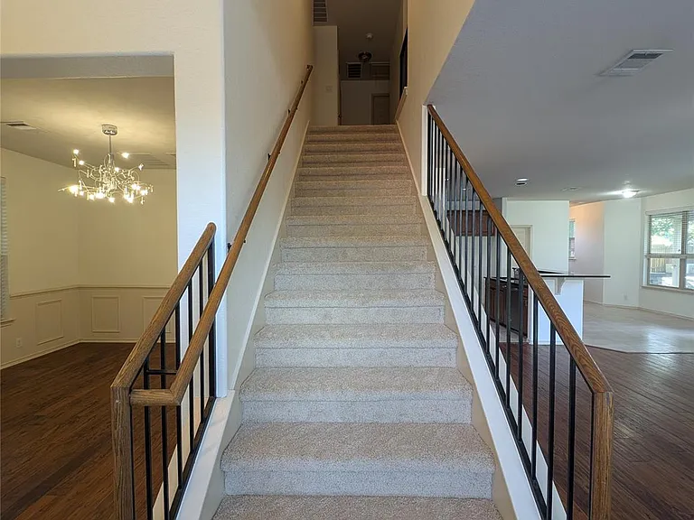 1602 Westmeadow Trl — Photo 19
