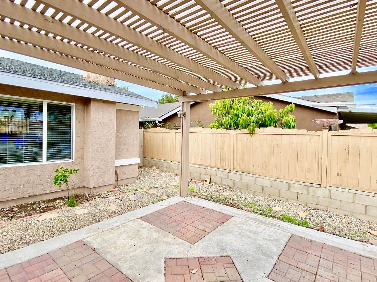For Rent 4br/2ba 1320 Sf Newly Renovated Single Level Home With 2 Car Garage In Desirable Mira Me... — Photo 3