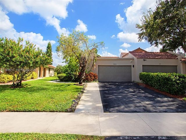 1st image of 524 Village Lake Dr