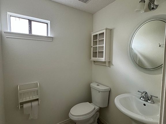 4th image of 778 Evelyn Dr