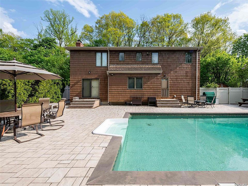 1st image of 115 Clapham Avenue