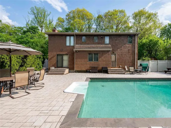 115 Clapham Avenue, Manhasset, NY 11030
