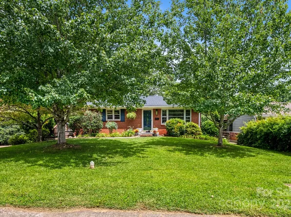 28 Woodgate Rd, Asheville, NC 28806