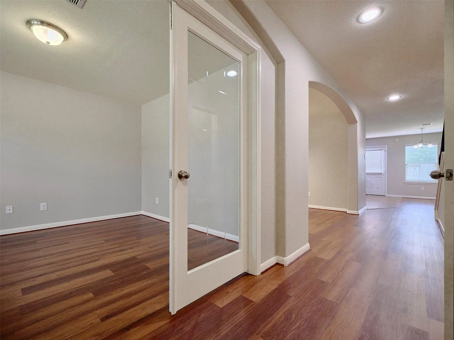 4 bed, 2.5 bath, 2683 sqft, $2,400 — Photo 4