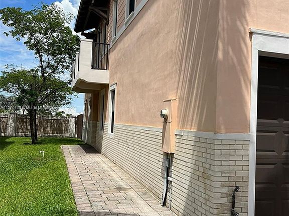 3rd image of 10449 NW 61st Ln