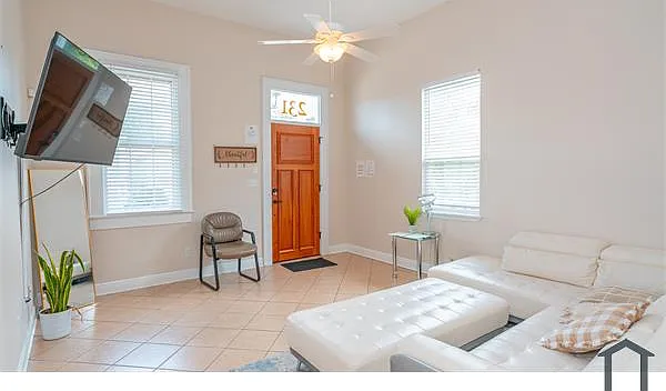 3 bed, 1200 sqft, $1,750 — Photo 2