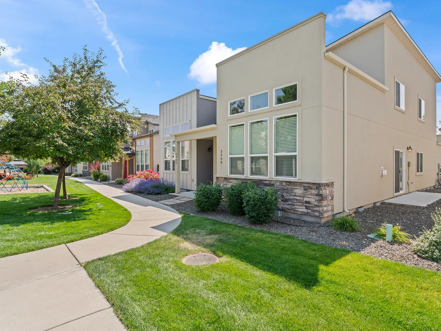 3 bed, 3.5 bath, 1803 sqft, $2,195 — Photo 1