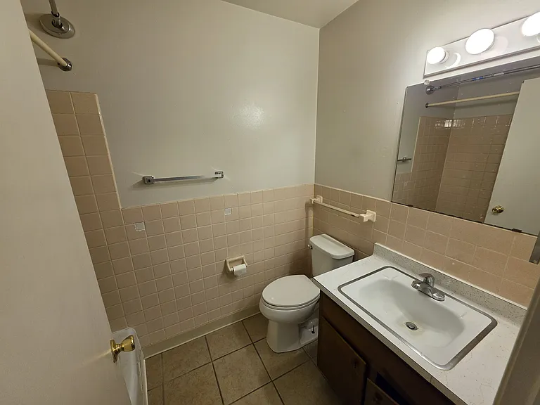 4401 N Grand River Ave #17 — Photo 4