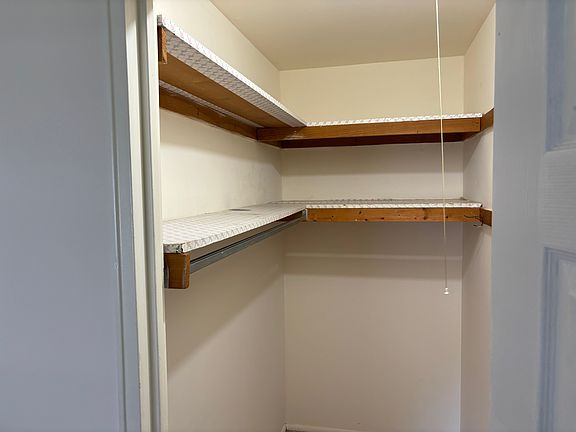 5th image of 160 W Cedar St #16