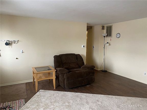 5th image of 409 Brownstone Dr