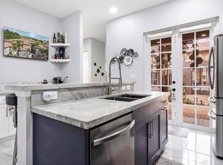 14709 SW 6th St, Pembroke Pines, FL 33027