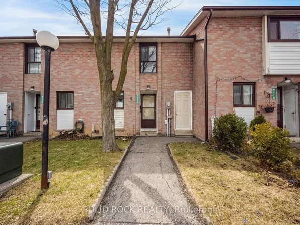 332 Fleetwood Cres #332, Brampton, ON L6T 2E7