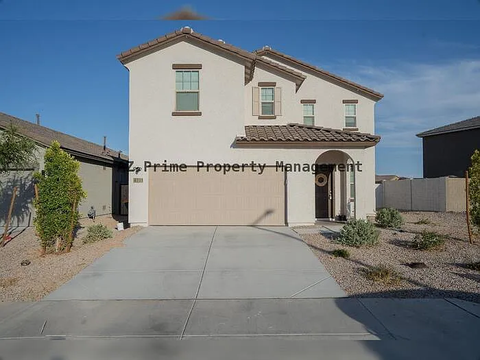 5 bed, 4.5 bath, 3131 sqft, $2,995 — Photo 2